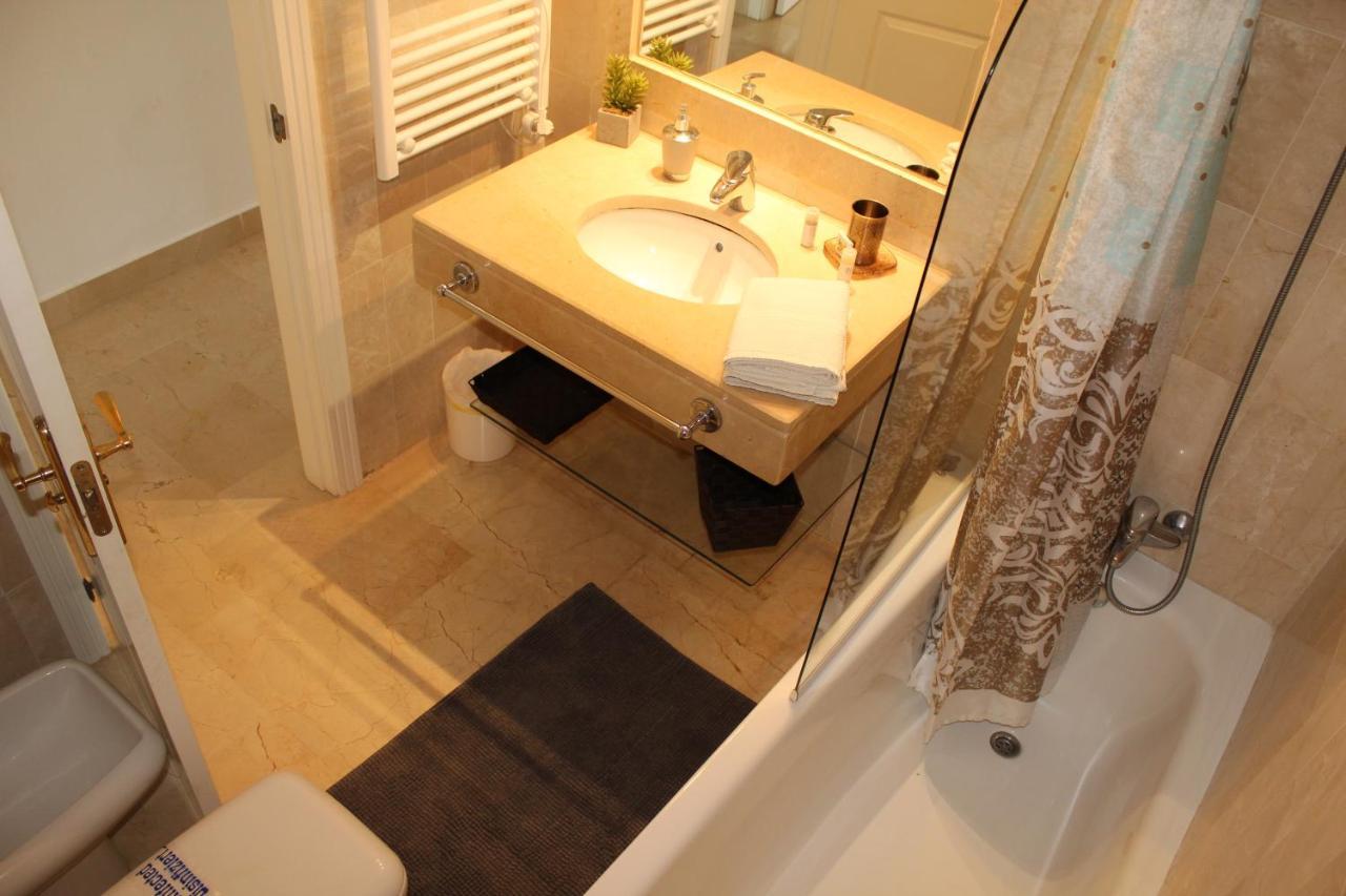 Apartment In El Presidente Beach Side New Golden Mile Estepona Ngoại thất bức ảnh