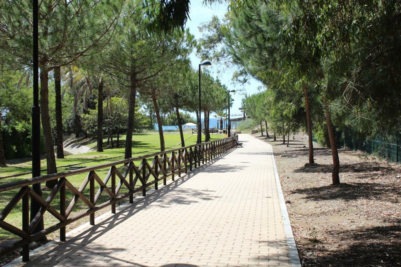 Apartment In El Presidente Beach Side New Golden Mile Estepona Ngoại thất bức ảnh